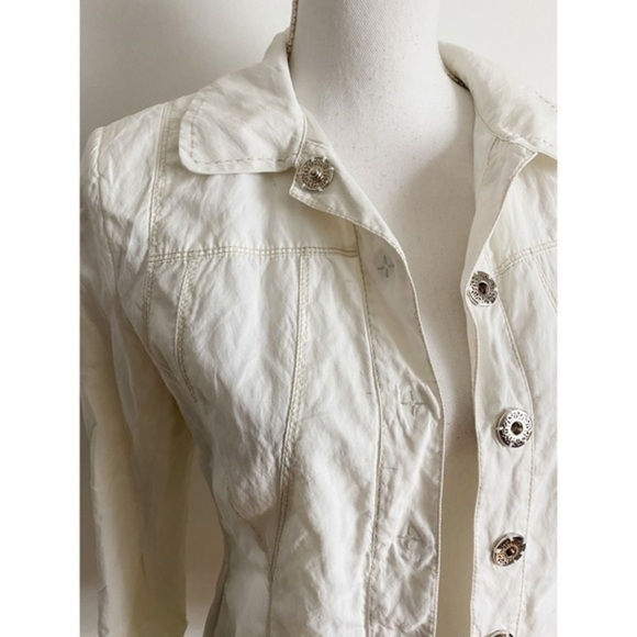 T Tahari • White Snap Front Lightweight Jacket - Picture 3 of 7